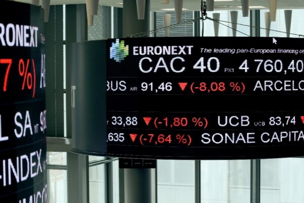 Les Bourses européennes terminent en ordre dispersé, Paris bat son record en clôture