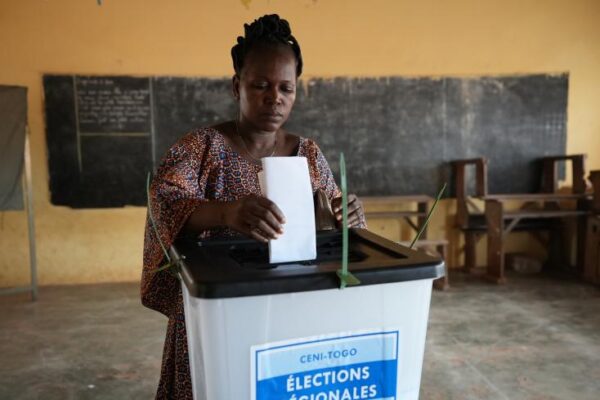 Les Togolais élisent leurs députés après une réforme constitutionnelle controversée