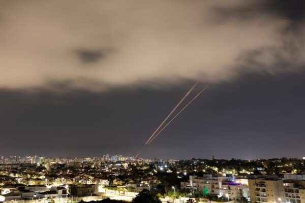 Israël intercepte la "majorité" des projectiles iraniens mais l'attaque toujours "en cours"