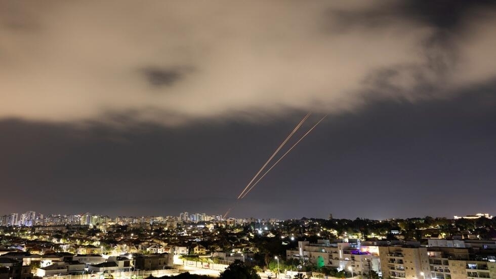 Israël intercepte la "majorité" des projectiles iraniens mais l'attaque toujours "en cours"