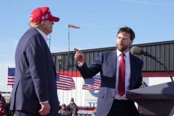 Présidentielle américaine : les républicains choisissent Trump comme candidat, J.D. Vance son colistier