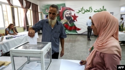 L'Algérie se rend aux urnes pour la présidentielle, un record d'abstention attendu