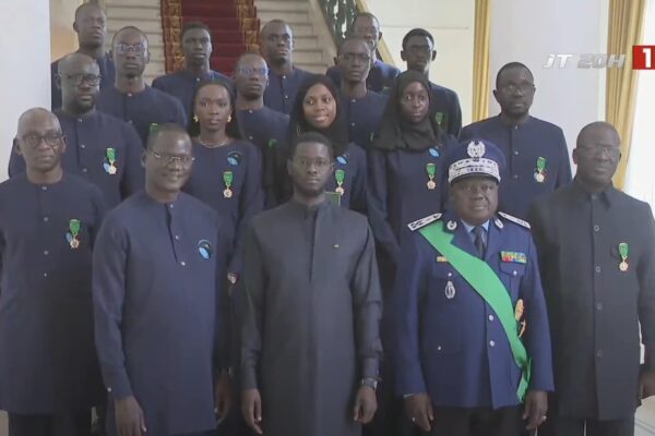 Les ingénieurs de GAINDESAT-1A élevés au grade d’officier dans l’ordre national du Lion